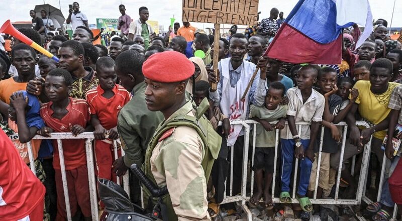 सैनिक बिद्रोह पछि अफ्रिकी राष्ट्र ग्याबोनका राष्ट्रपति नजरबन्दमा