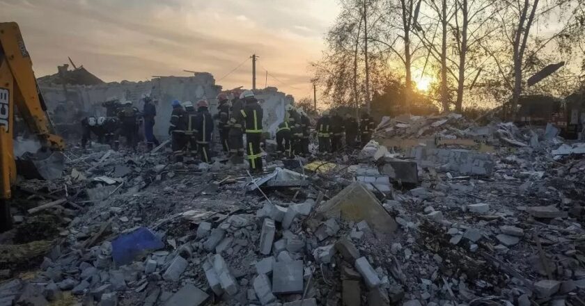 रुसले युक्रेनको खार्किभमा भैरहेको श्रद्धाञ्जलीसभा स्थलमा आक्रमण गर्दा ५१ जनाको मृत्यु