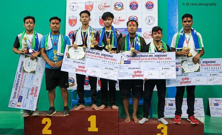 कोशी प्रदेश स्तरिय ब्याडमिण्टन प्रतियोगिताको उपाधि सुनिल कार्की र महेश खड्कालाई ।