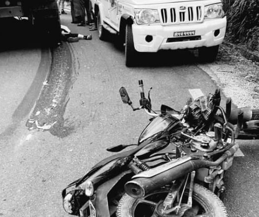 ट्रिफरकाे ठक्करबाट एककाे मृत्यु