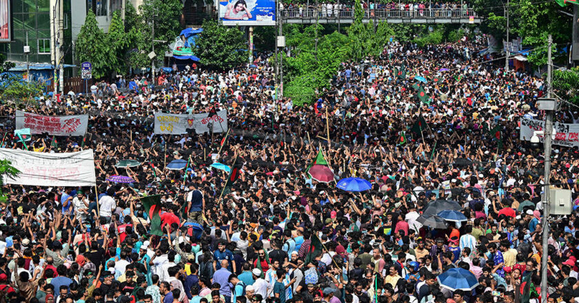 बंगलादेशको ढाकामा व्यापक लुटपाट