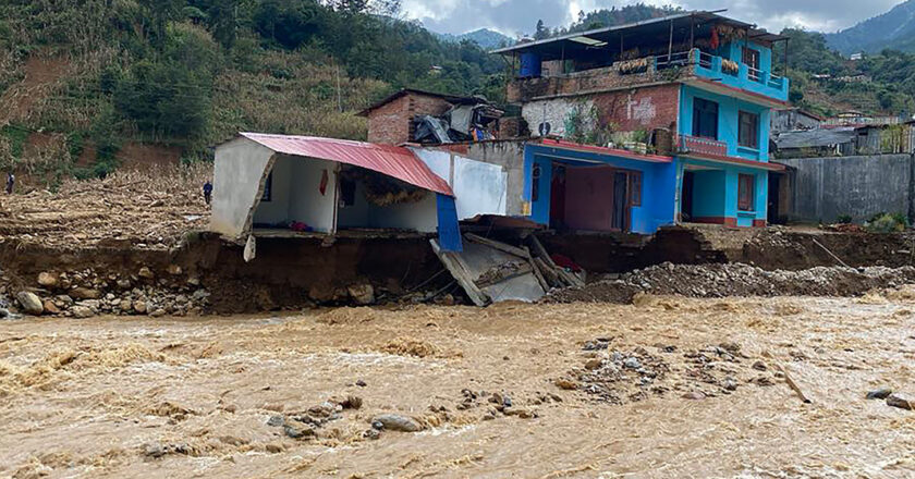 बाढीपहिरोमा बेपत्ता भएका ६ जनाको खोजी कार्य स्थगित