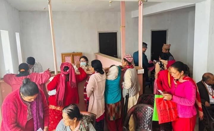 धर्मदेवीमा स्वास्थ्य शिविर ३ सय बढिले लिए निशुल्क सेवा