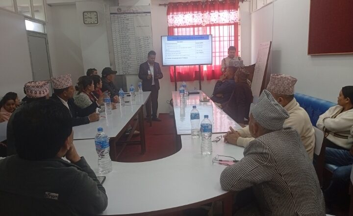 जिल्ला अस्पताल संखुवासभाद्वारा सराेकारवालासंग छलफल