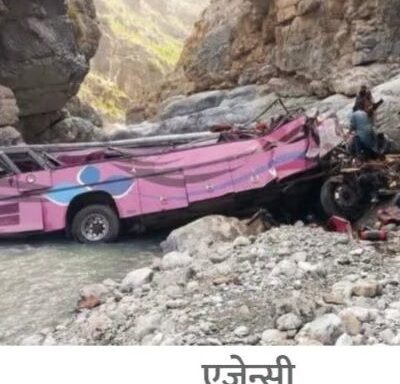पाकिस्तानमा यात्रु बस भीरमा खस्दा ४० जनाको ज्यान गयो